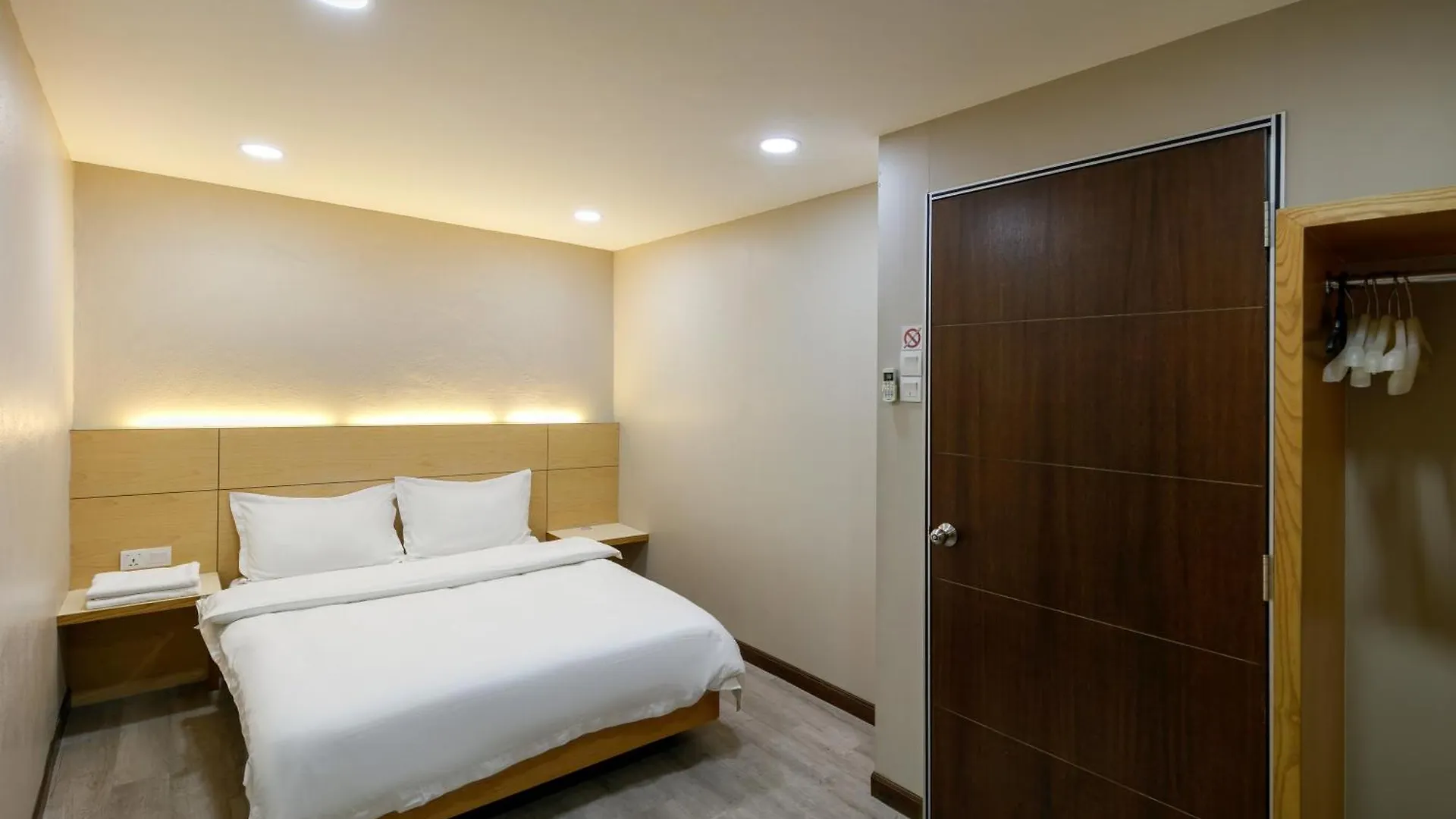 Gaia Realty Homestay, Private & Convenient Stay In Georgetown Malajsie